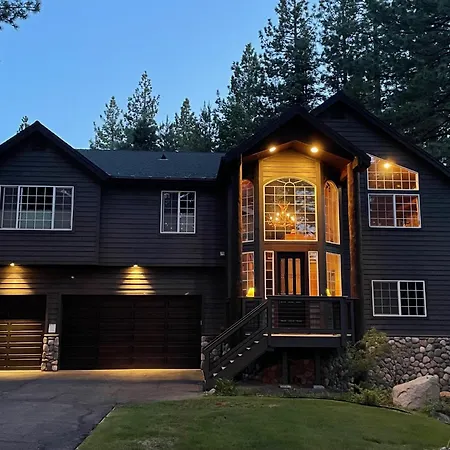 Large Family Home In Quiet Wooded Setting Close To Everything